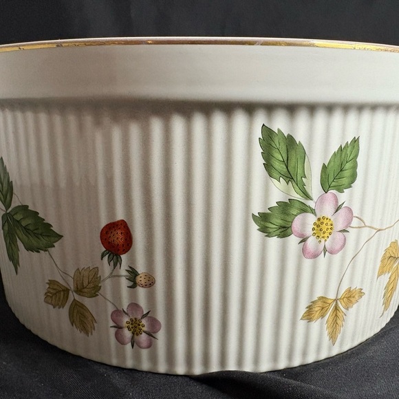 Wedgewood Wild Strawberry soufflé dish - Picture 3 of 4